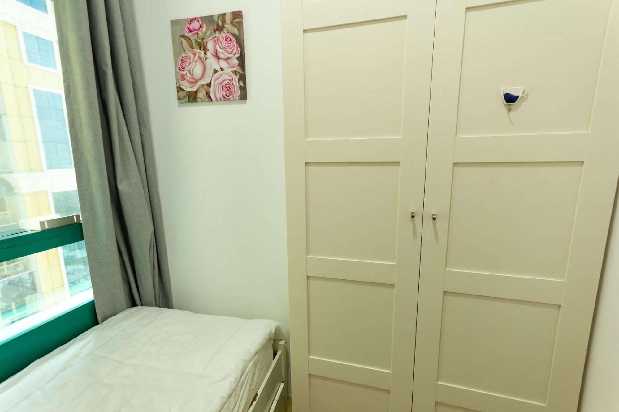 Nice Single Rooms For "Girls" Only In Dubai, Marina Eksteriør billede