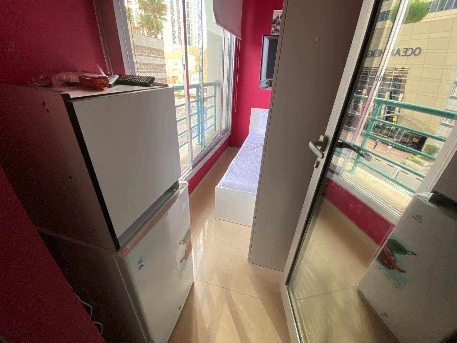 Nice Single Rooms For "Girls" Only In Dubai, Marina Eksteriør billede