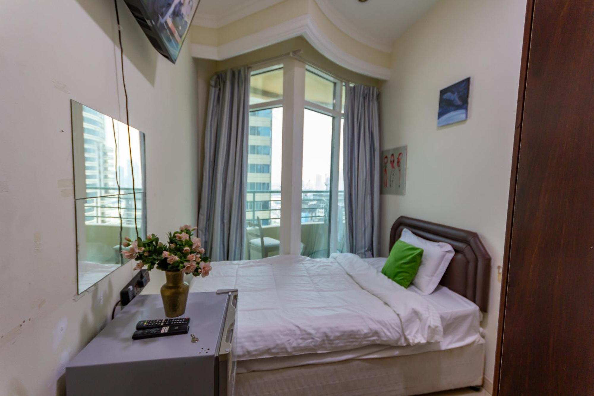 Nice Single Rooms For "Girls" Only In Dubai, Marina Eksteriør billede