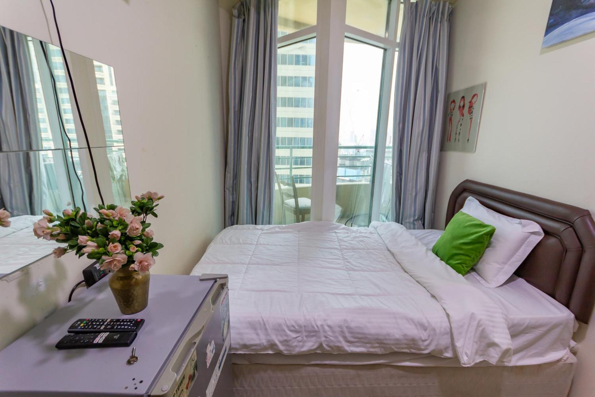 Nice Single Rooms For "Girls" Only In Dubai, Marina Eksteriør billede