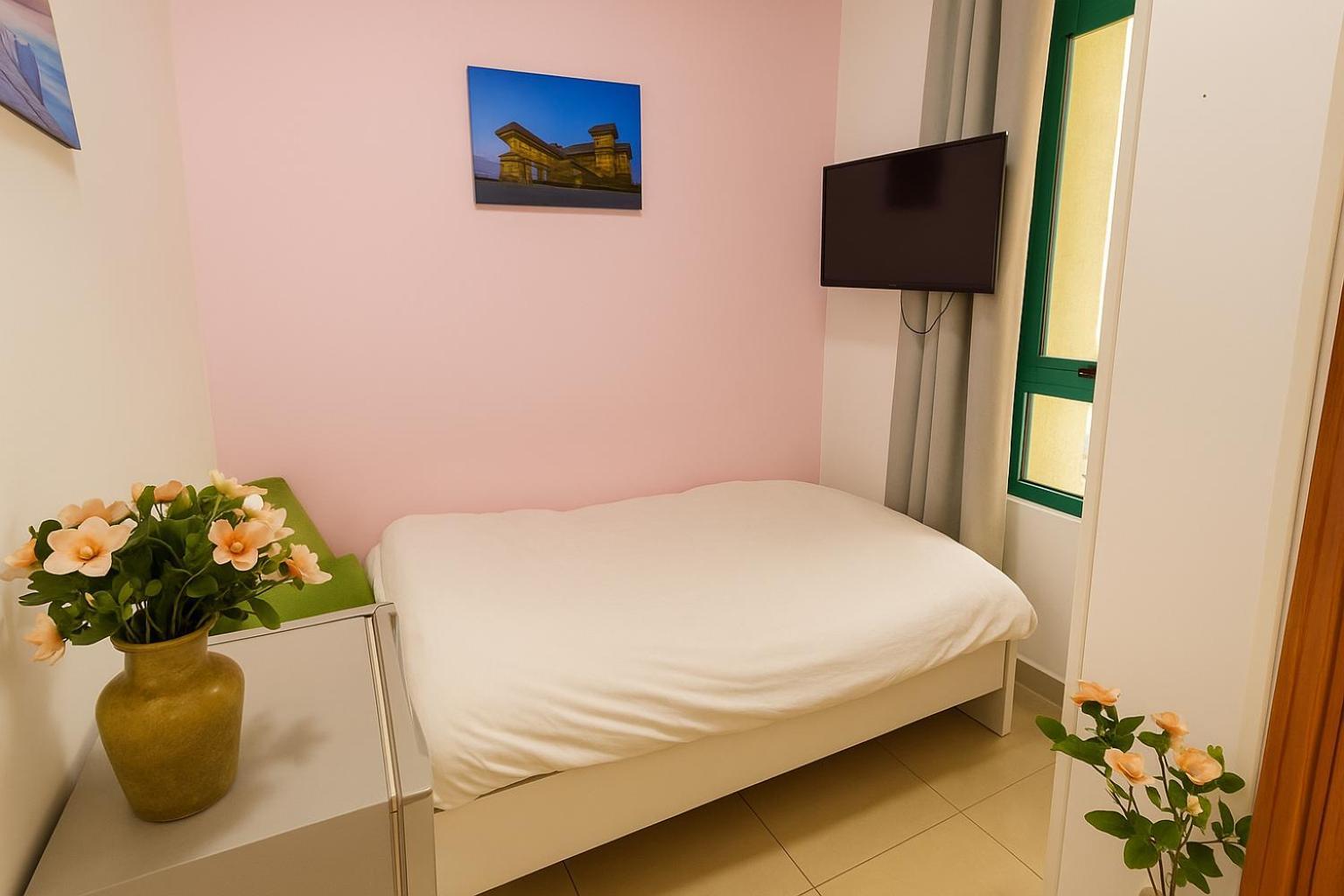 Nice Single Rooms For "Girls" Only In Dubai, Marina Eksteriør billede