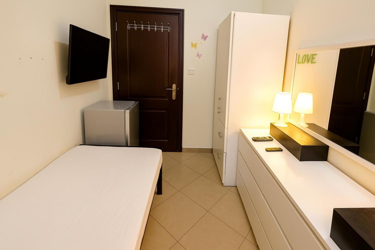 Nice Single Rooms For "Girls" Only In Dubai, Marina Eksteriør billede